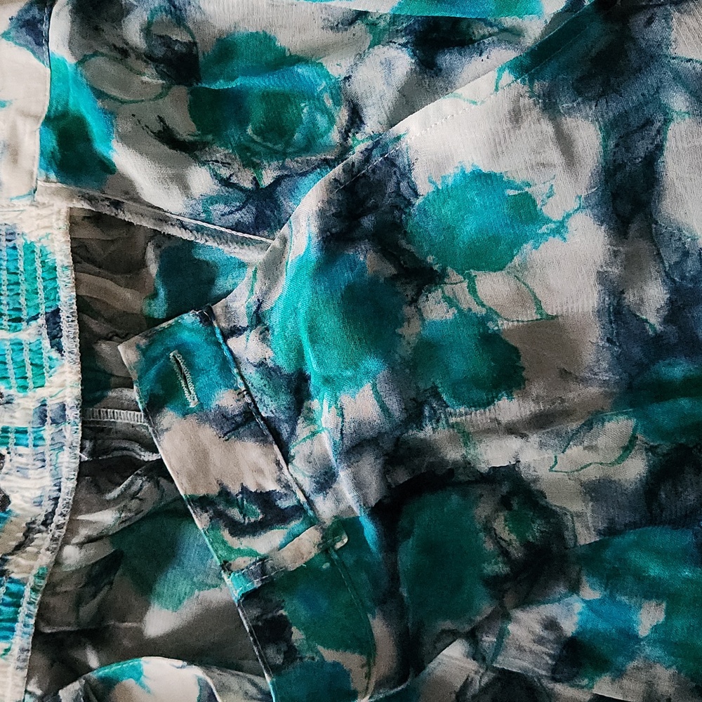 Flowy Turquoise Blue and White Flowy Cropped Pants - Picture 8 of 10